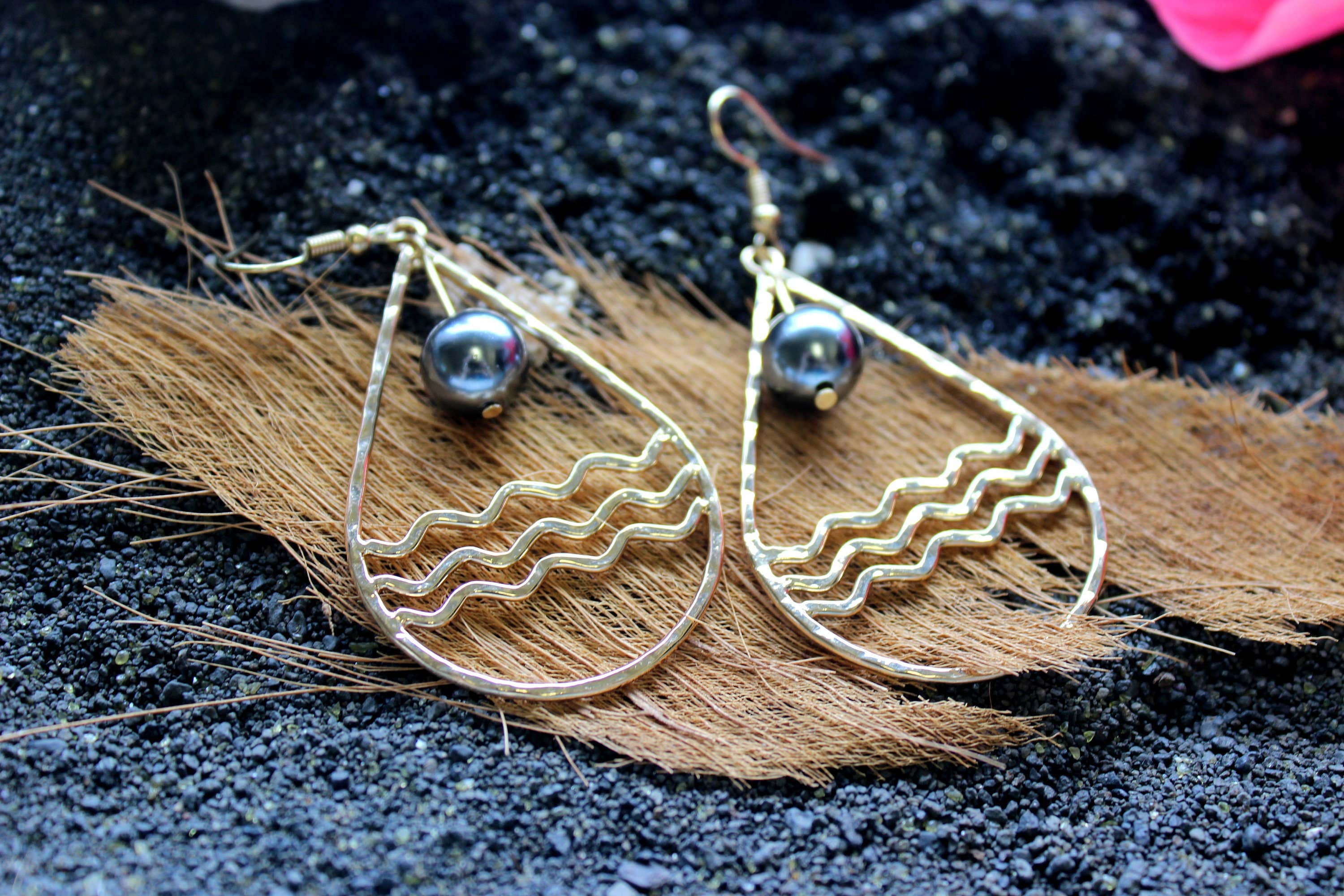 Anela's Jewelry - Wholesale Dangle Earrings - Teardrop Calm Ocean: Hamilton Gold Earring with  Shell Pearl1