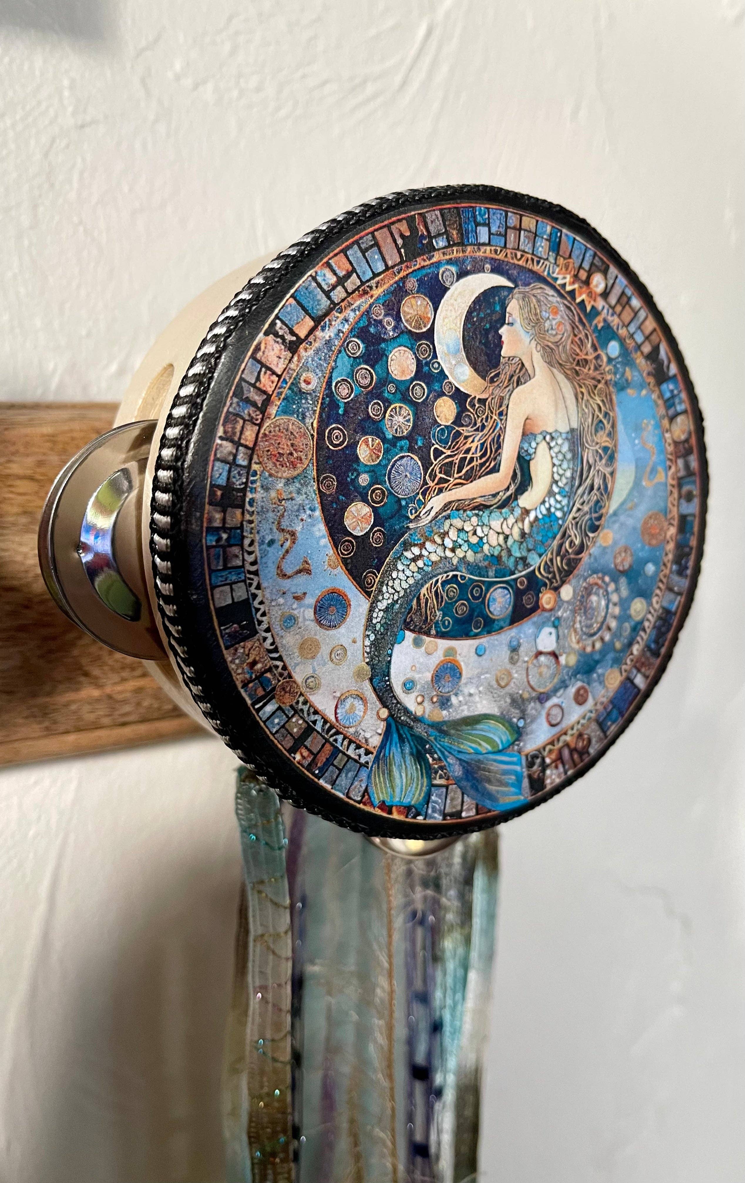 Bodhi Leaf Market - Vente Décoration murale - Décoration murale sirène enchantée par la lune, tambourin et ruban3