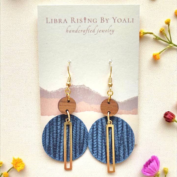 Mini Holly en cuir embossé palmier bleu marine pour la vente par Libra Ris↟ng By Yoali