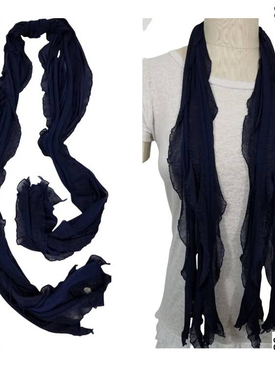 Foulard Flutter bleu marine pour la vente par AIR Artsy Accessories