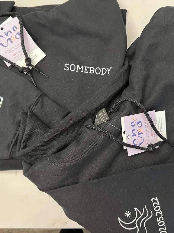 Sweats à capuche personnalisés 👕👚 pour la vente par Cloth Paper Scissors LLC