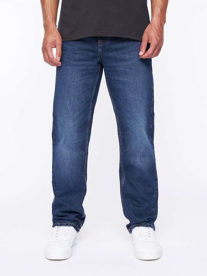 Jeans Rushawn à coupe décontractée mi-délavé pour la vente par Duck and Cover