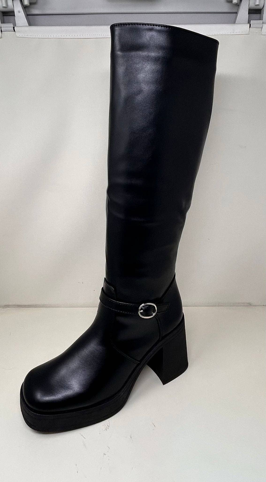 Mars Sky Shoes Wholesale - Vente Bottines – femme - Wild Diva DARING-04 Bottes de Cavalier à Talon Bloc et Plateforme avec Boucle Décorative pour Femmes - Pack de 12 Paires - 26,65/Paire0