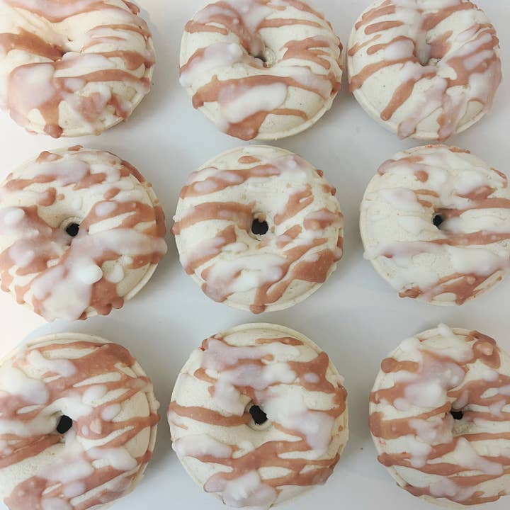 🥛🍯 Oatmeal Milk & Honey Doughnut Bath Bomb for wholesale by Madeluv