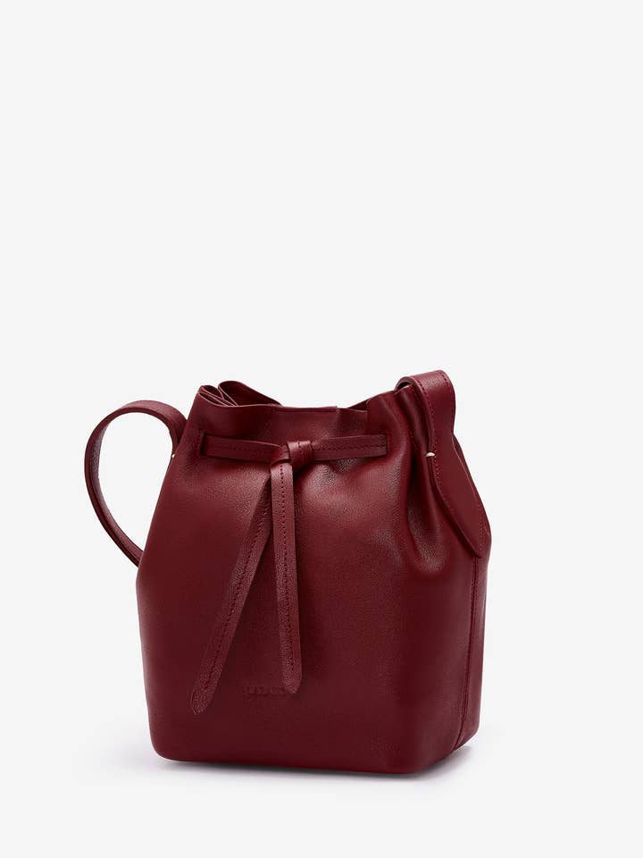 Petit sac seau en cuir Coya - Bordeaux pour la vente par Lazaro
