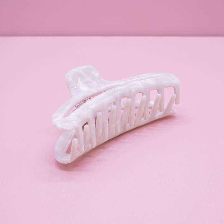 Frog Sac - Wholesale Hair Clip - Women's - Medium Round Tortoise Shell Hair Claw Clip - White2