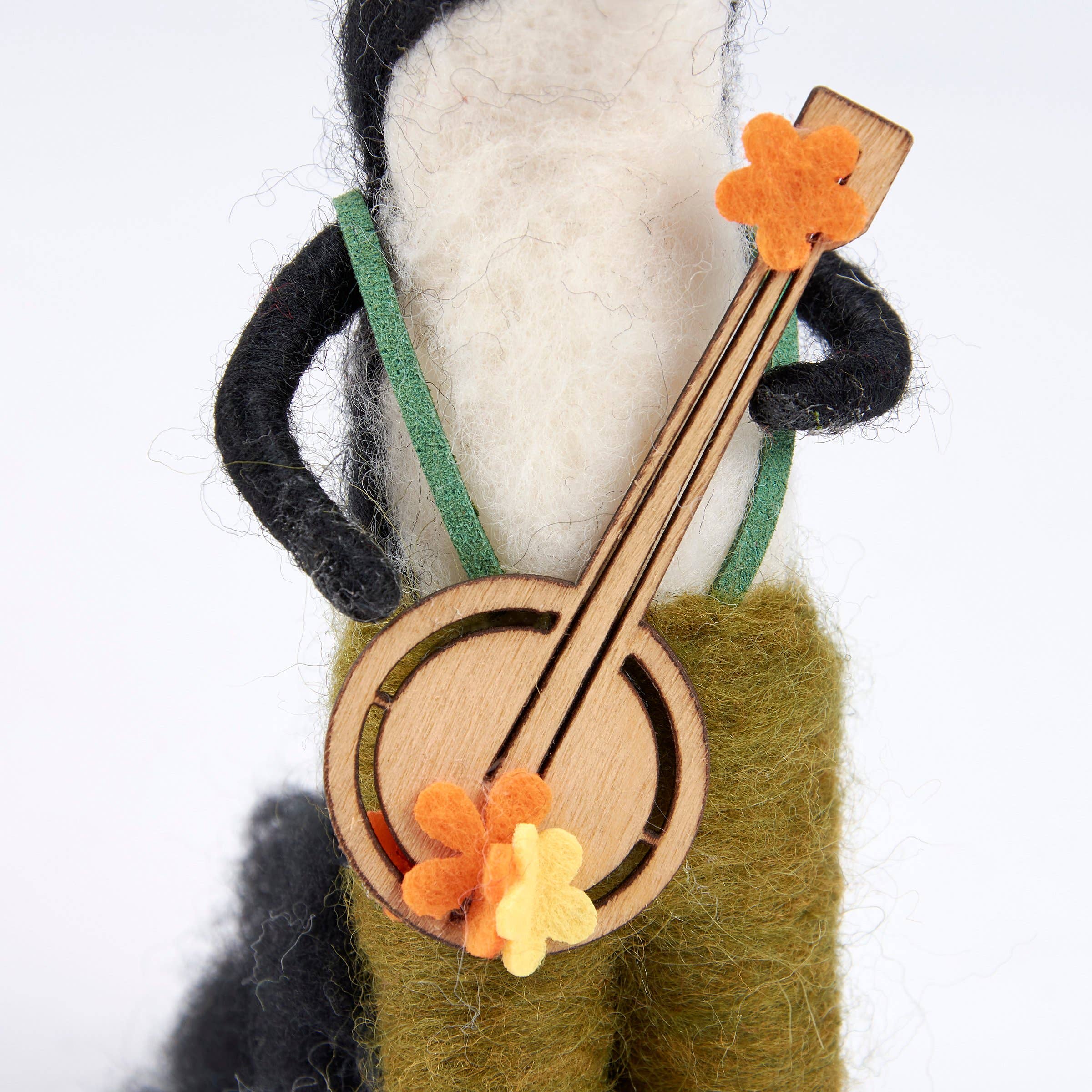 Primitives by Kathy - Wholesale Decorative Figurine - Banjo Skunk Critter2