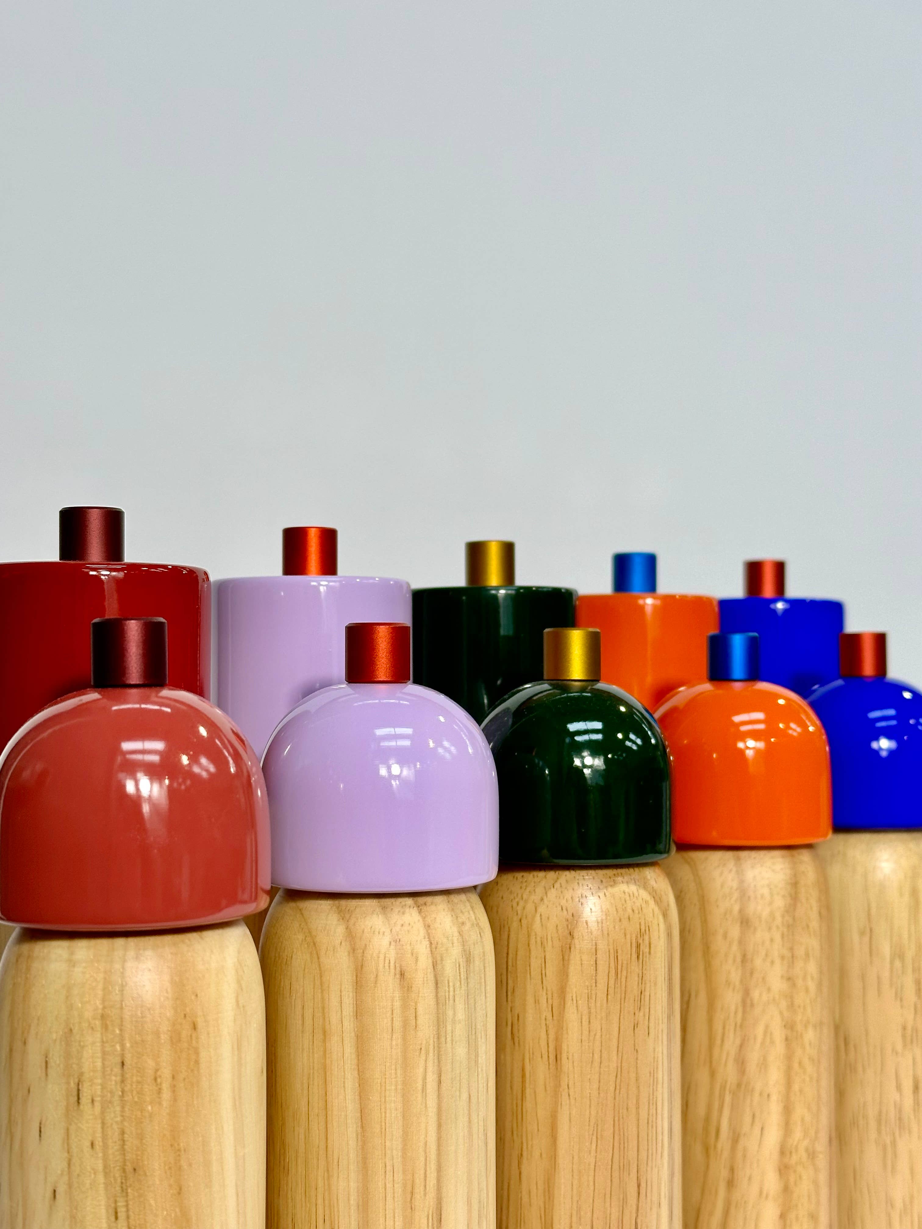 MÆGEN – Großhandel Salz- & Pfefferstreuer-Set – Salz- und Pfeffermühle aus der MÆGEN Tableware Kollektion – Rot4