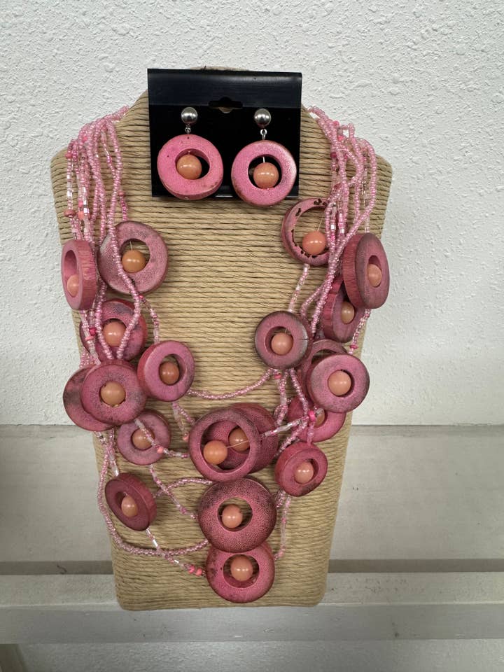 8 HILOS DE CUENTAS DE SEMILLA CON MADERA REDONDA ROSA CON MANCHAS NEGRAS W para venta al por mayor de International Duru's