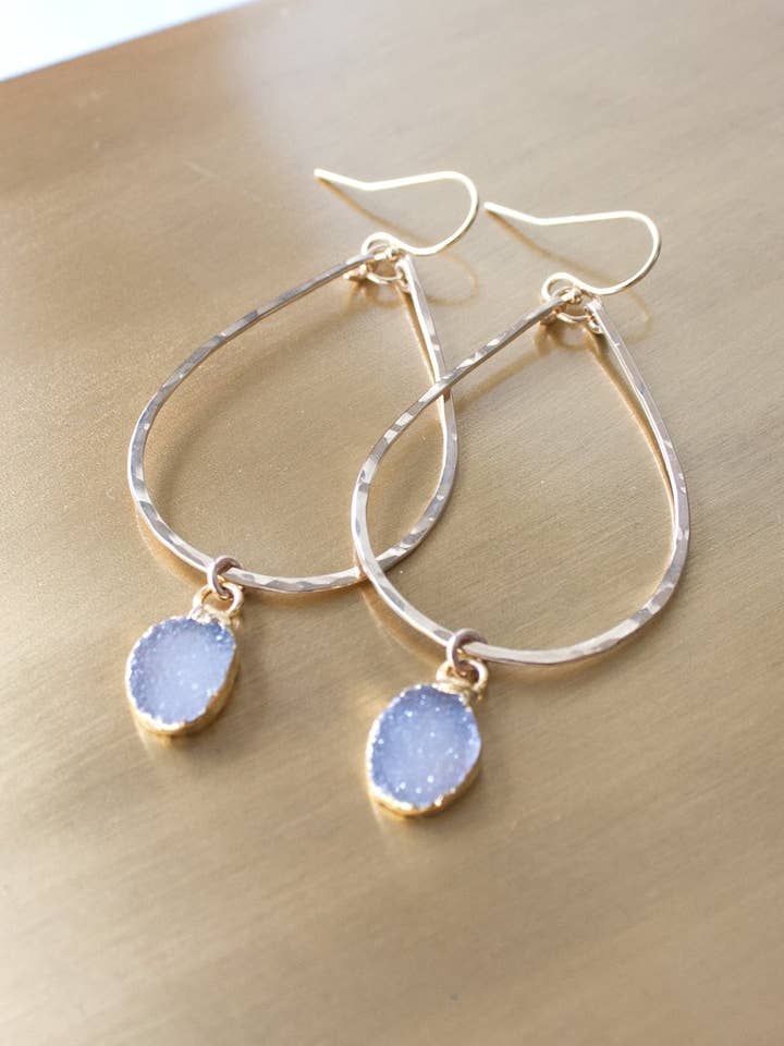 Rey Druzy - Orecchini a goccia per la vendita all'ingrosso da parte di Pure Indigo Design