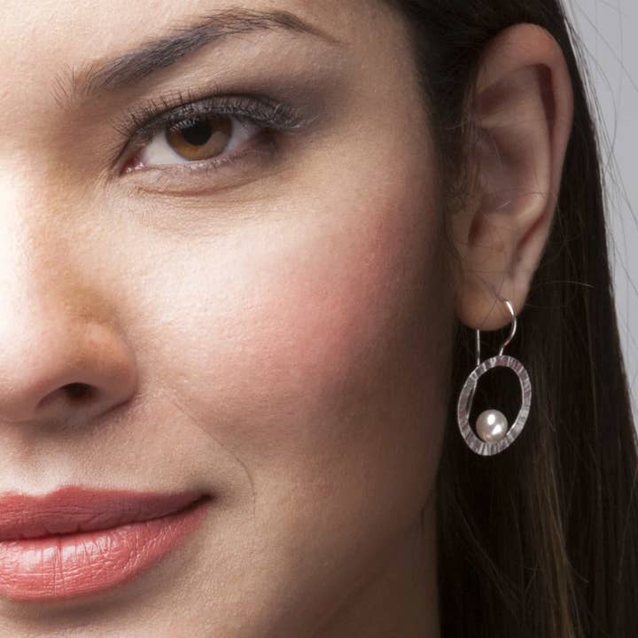 Boucles d'oreilles en argent avec perles pour la vente par Joana Simões Jewellery