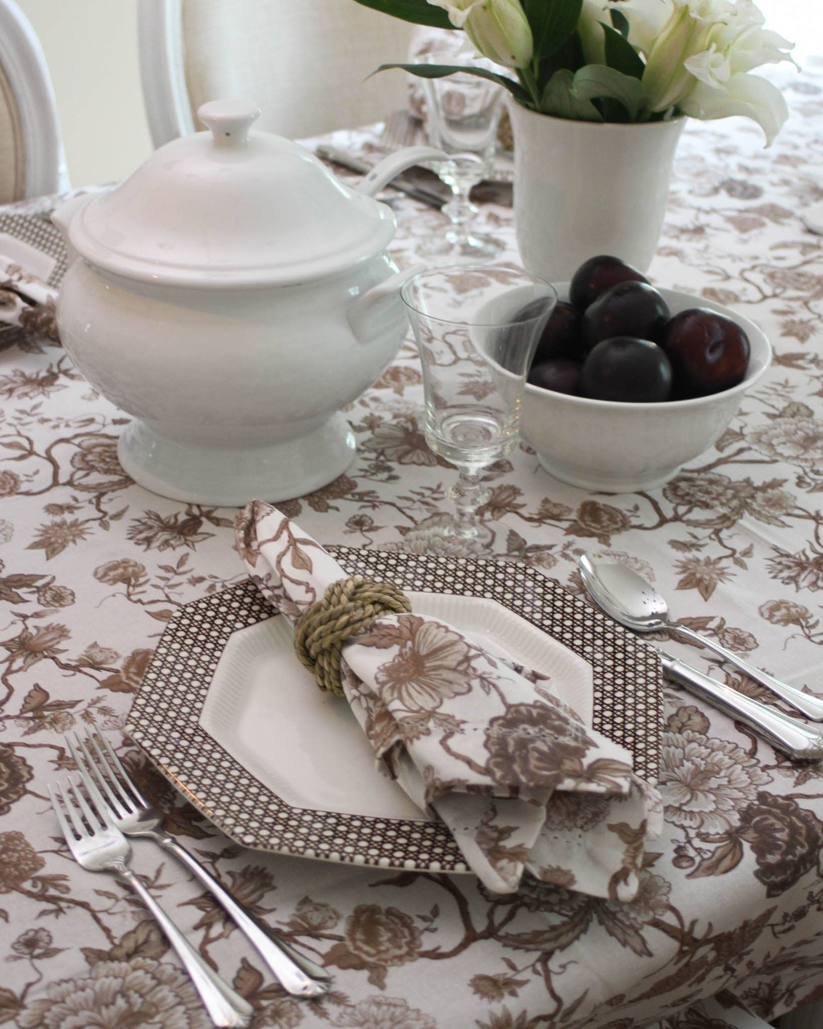 Castaño Mantel de algodón marrón castaño con estampado floral para decoración de mesa de otoño de venta al por mayor en Faire1