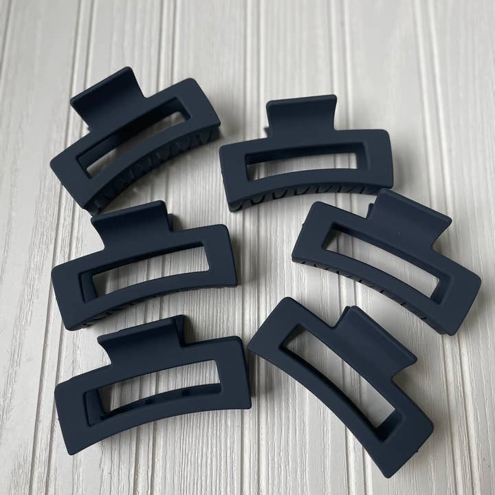 Navy Claw Clip för wholesale av urban luxe