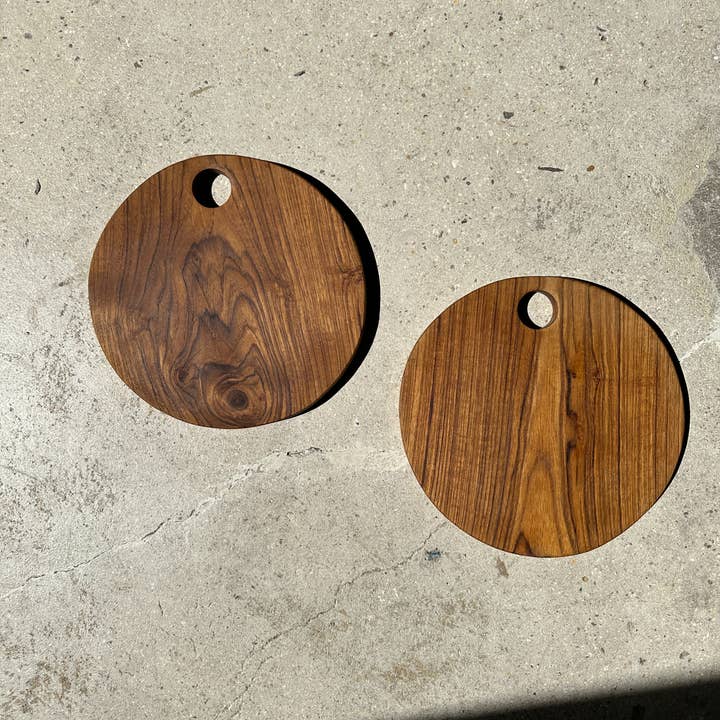 Office Objets - Wholesale Cutting Board - Monoxyle circular teak cutting board with perforations D:30120
