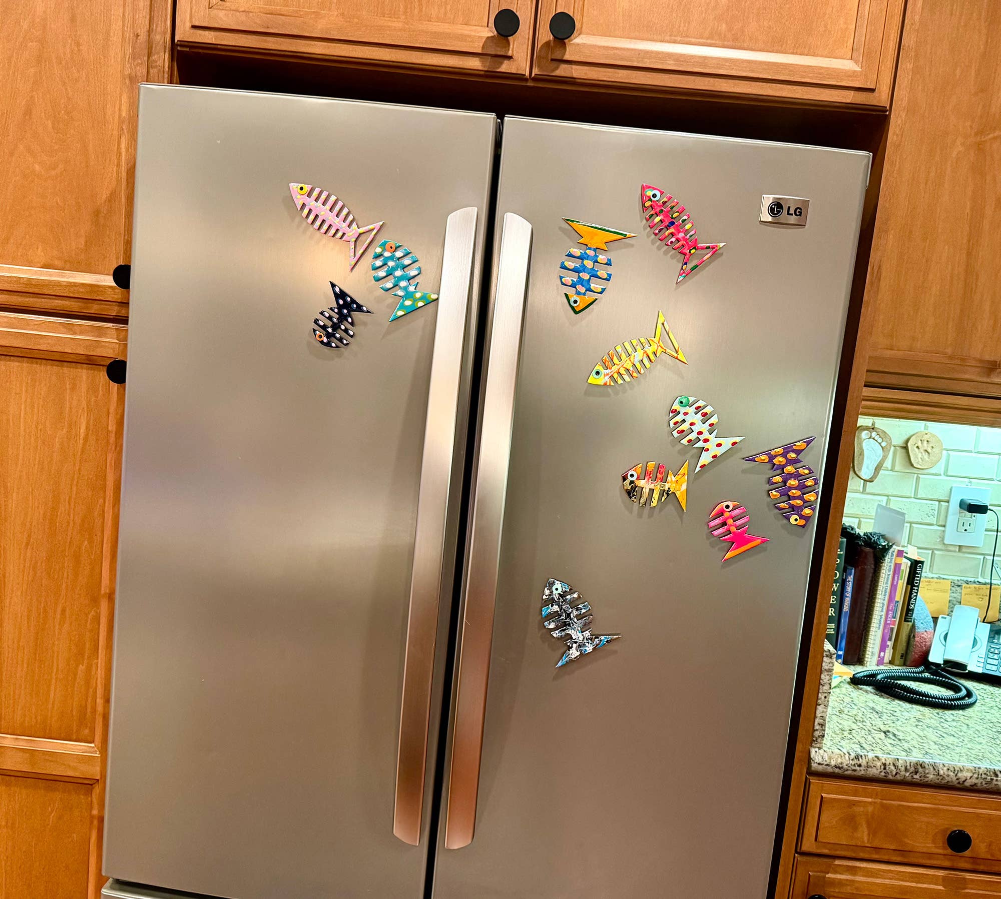 Cuccia Co. – wholesale Magnet – Friends fiskmagneter, färgmix10