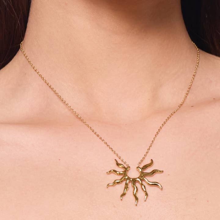BYREN | ÉLINE L'ATELIER - Wholesale Halskettinghanger - Zonnestralen Ketting van roestvrij staal 224AQ139