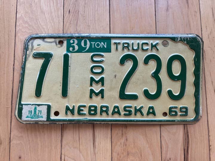 Plaque d'immatriculation de camion commercial du Nebraska 1969 avec vignette de 1971 pour la vente par RusticPlates