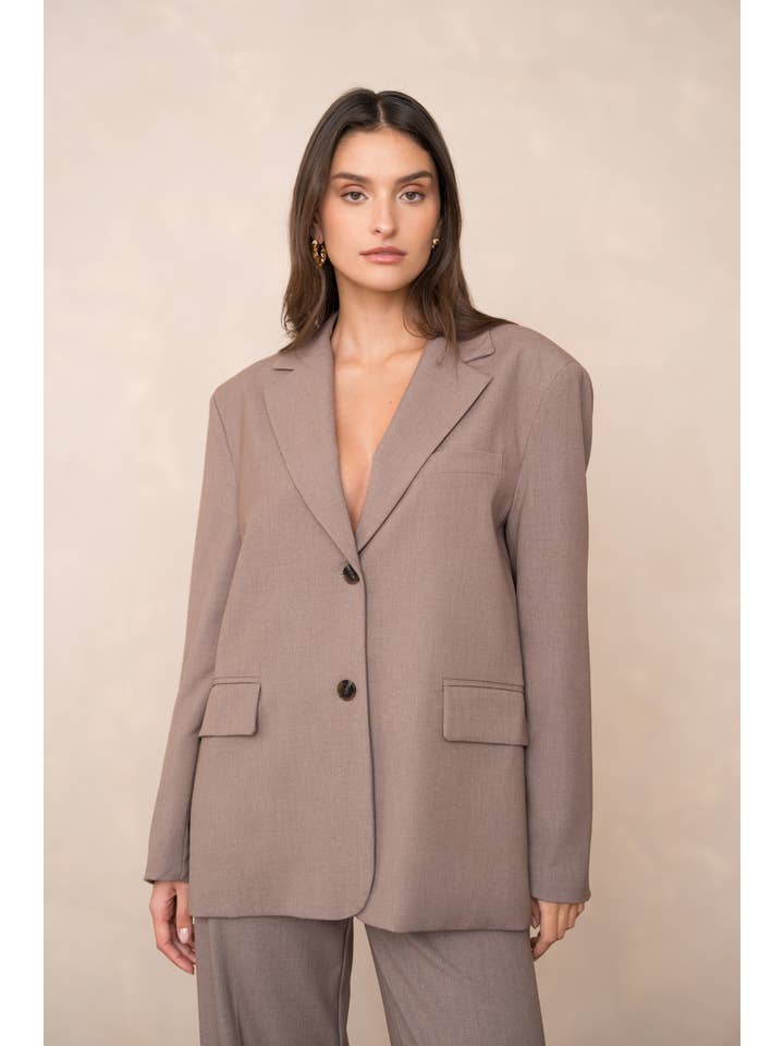 Attentif Paris – Engroshandel Blazer - Dame – Oversized dobbeltradet jakke med åbning bagpå33