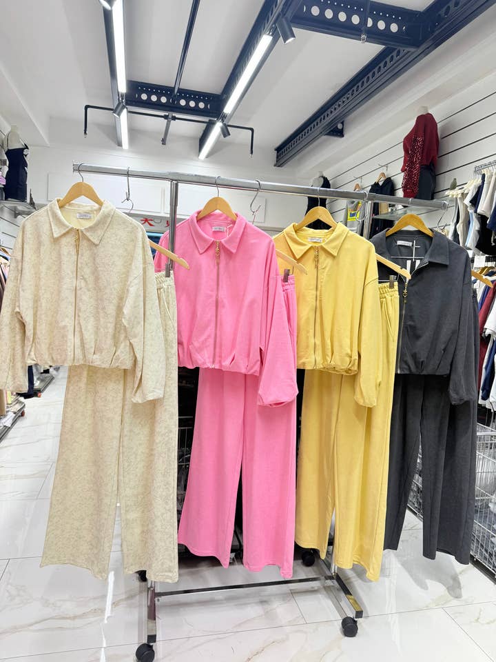 Lynlås sweatshirt og bukser med brede ben i marmormønster for engroshandel hos Chilli Girl Collection