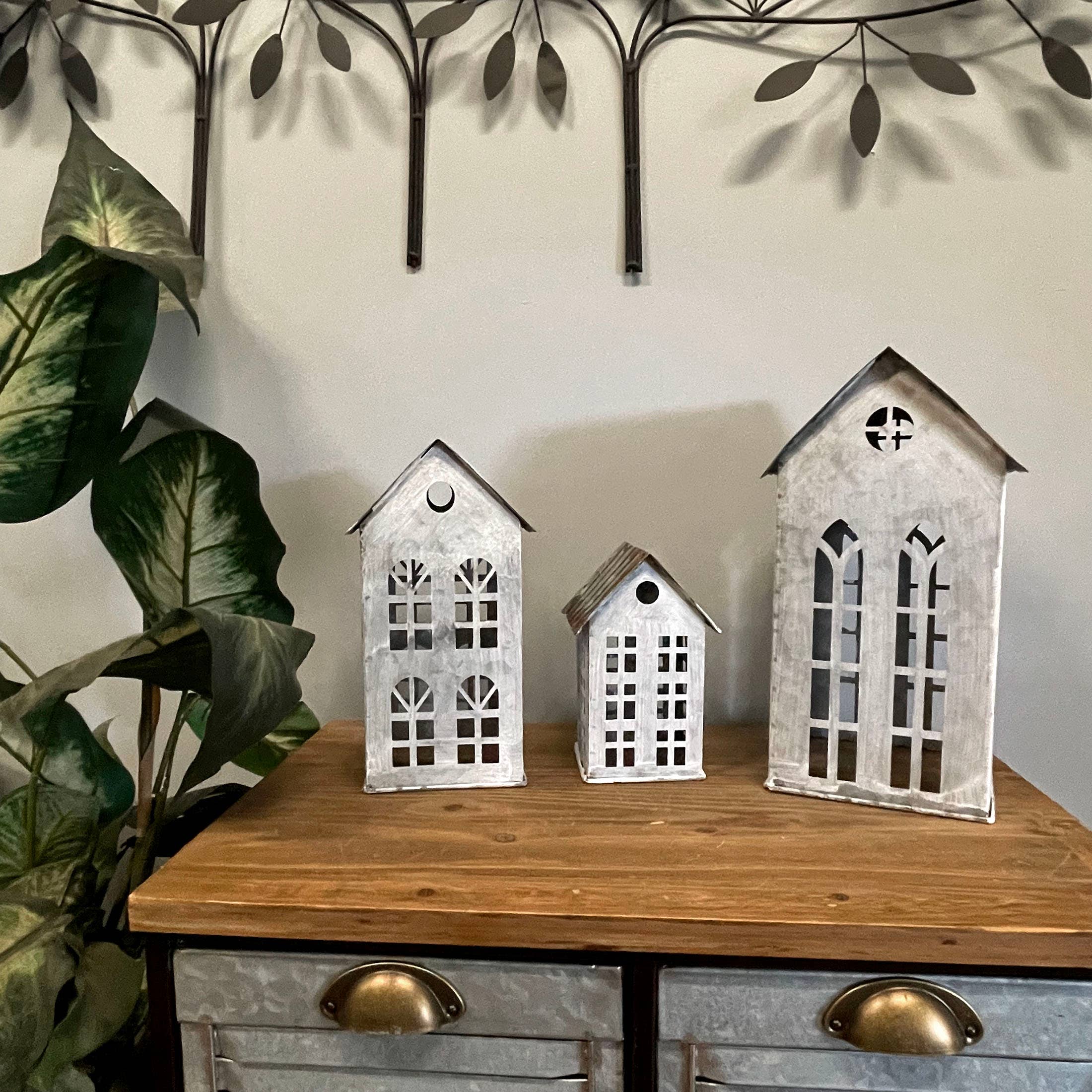 Zeckos - Vendita all'ingrosso Portacandele - Rustic Charm, set di 3 lanterne da casa in metallo invecchiato6