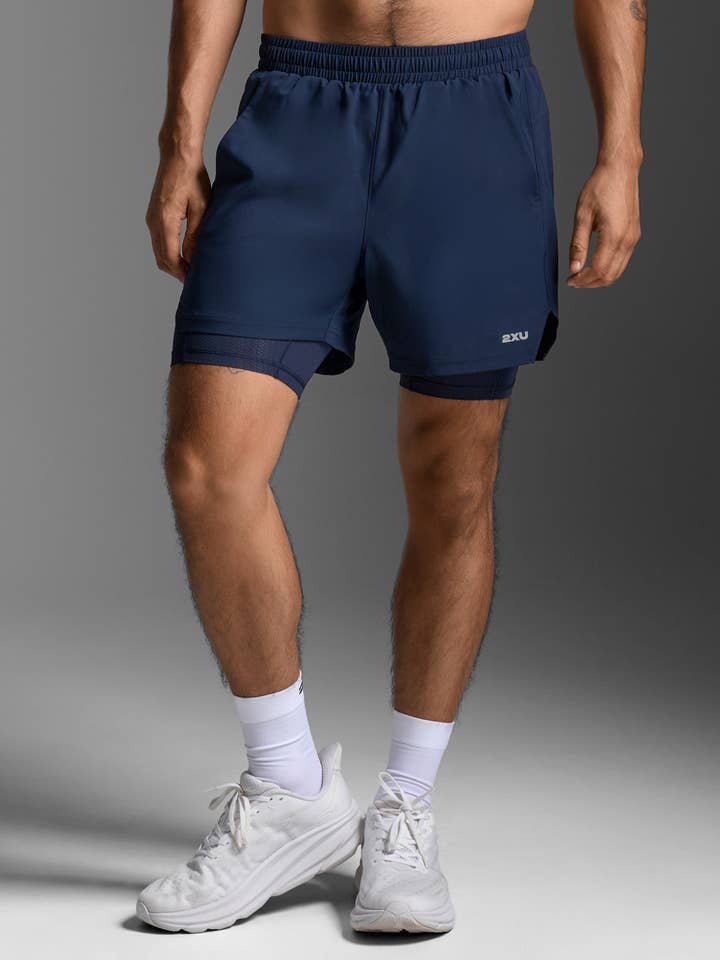 Short Aero Mesh 2-en-1 5 pouces pour la vente par 2XU Canada