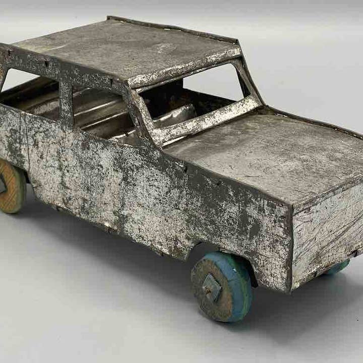 The Niger Bend – Großhandel Tischdeko – Afrikanisches Spielzeugauto aus recyceltem Metall - Burkina Faso