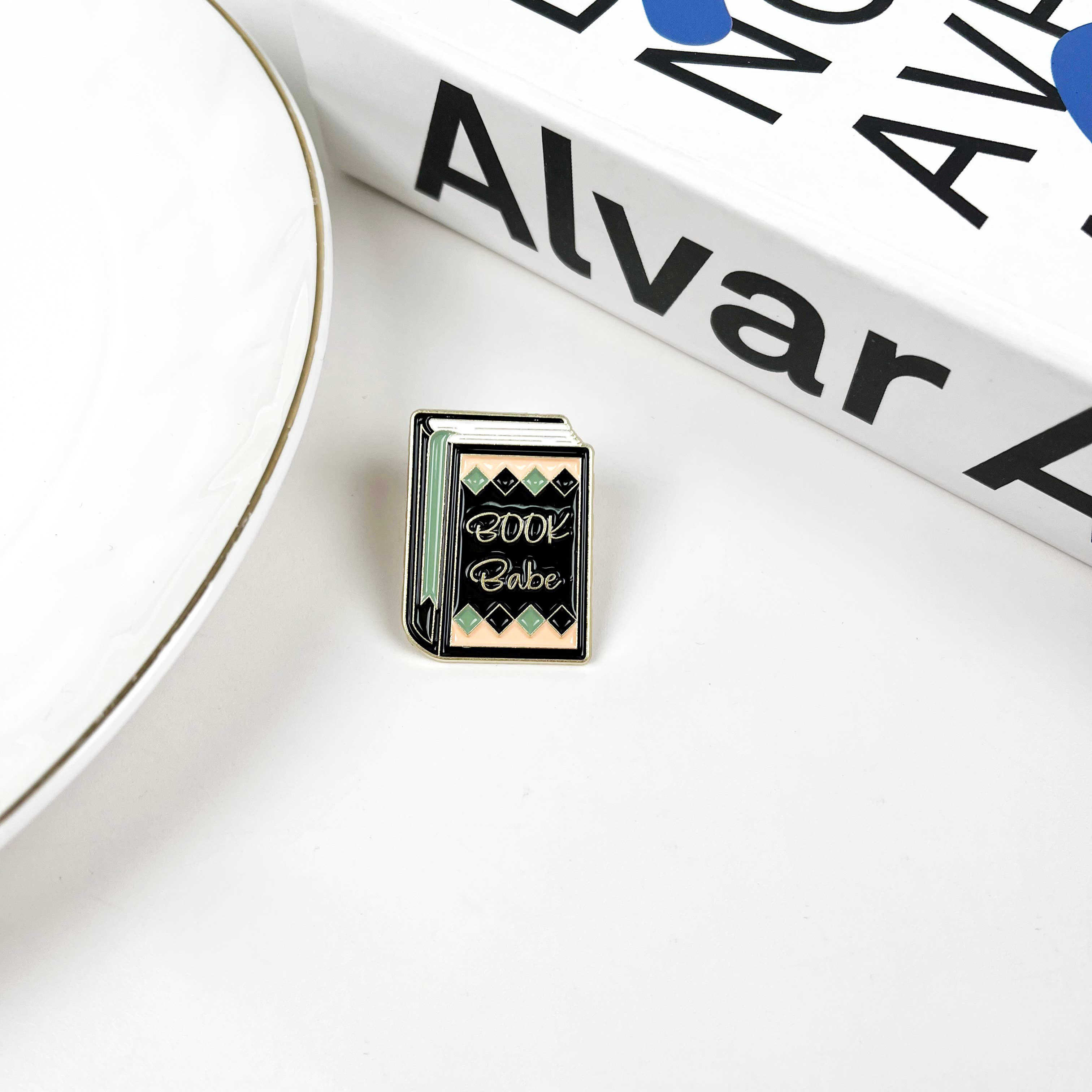 SoapElenGlen - Wholesale Brooch - Book Brooch Badge0