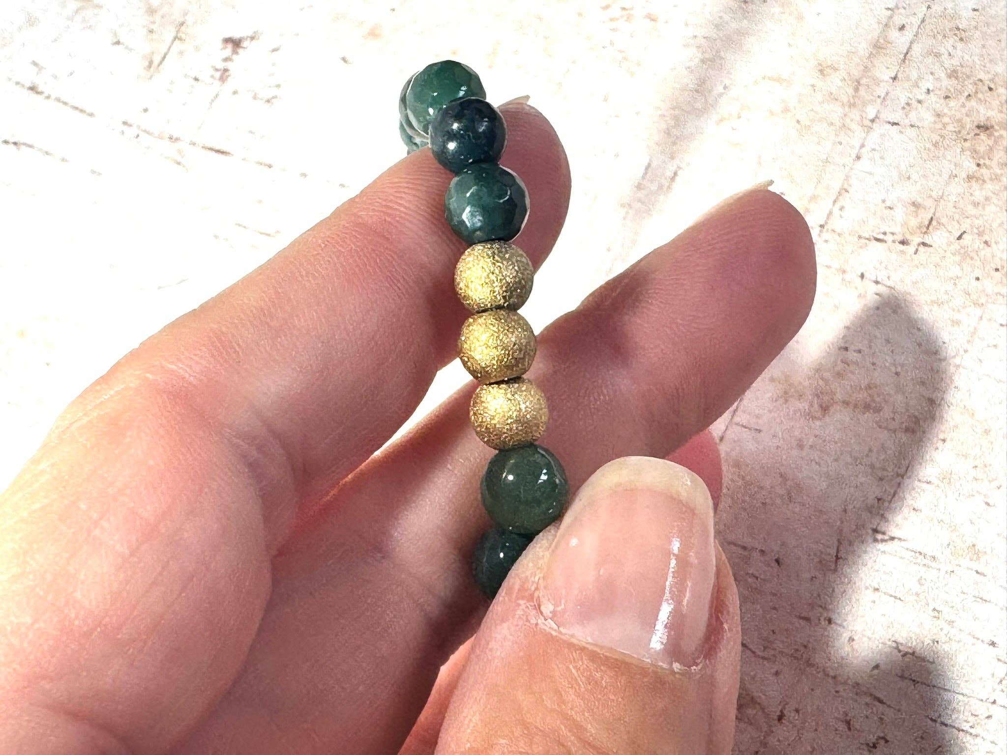 STOSA – wholesale Pärlarmband – Grön mossa och guldarmband3