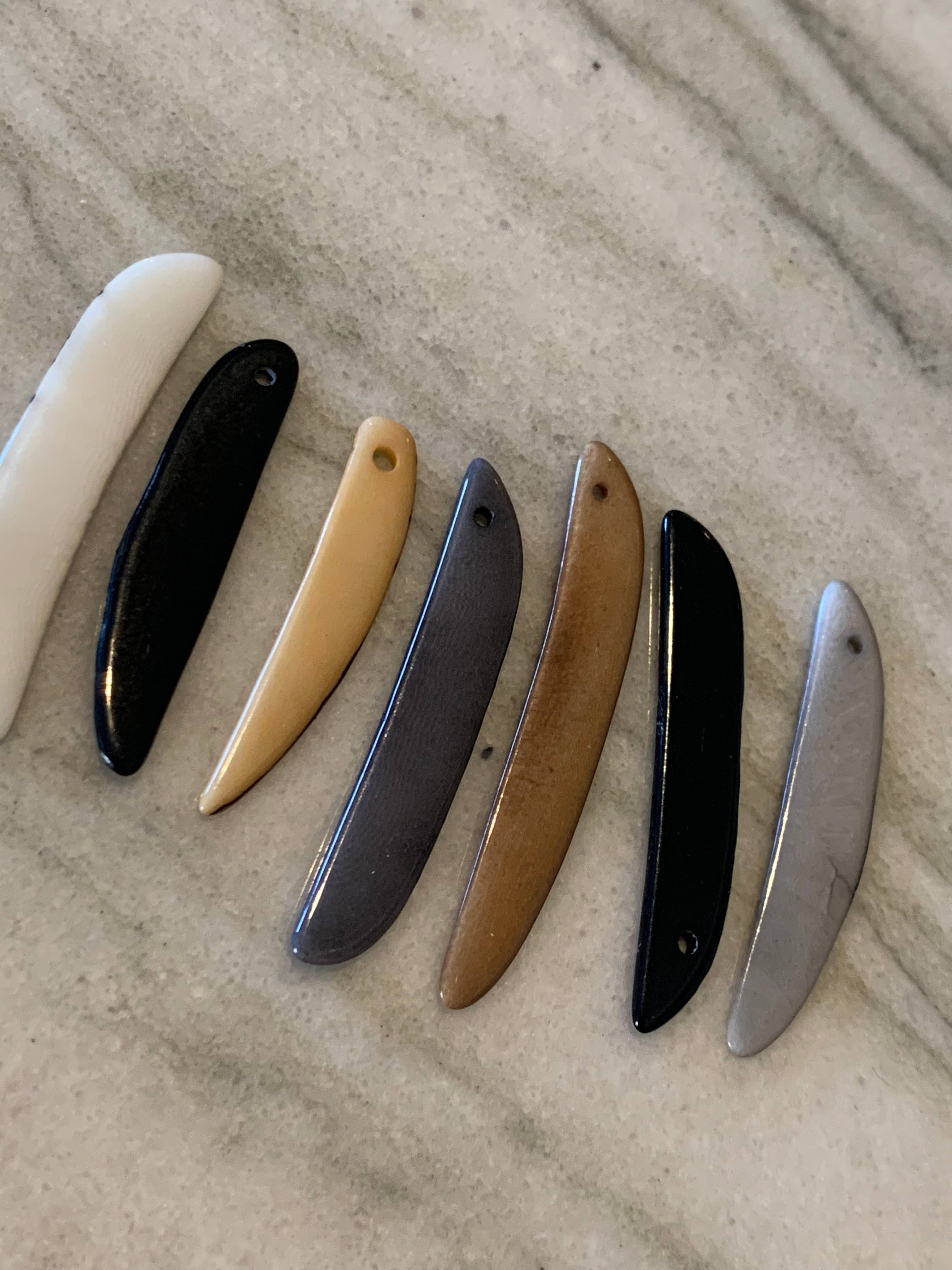 Veronica Riley Martens – Colar em Y/lariat por atacado – Colar longo de franjas com peças de tagua coloridas2