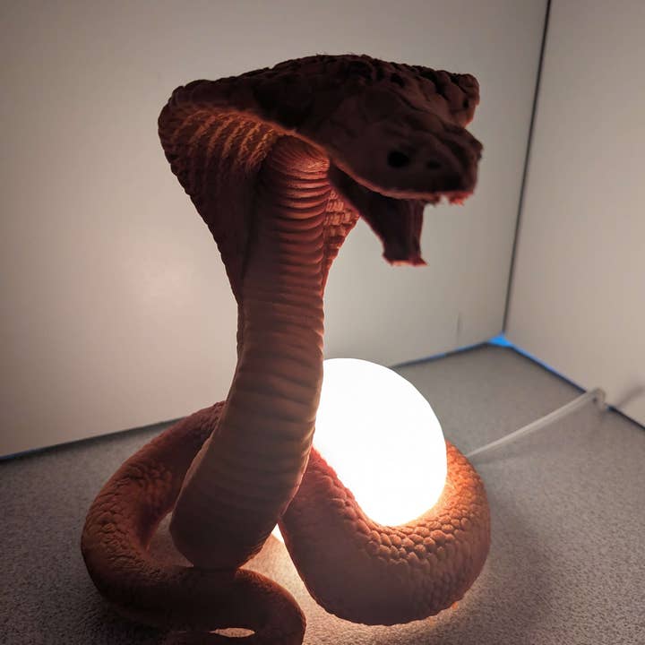 Lampe Serpent Enroulé, Veilleuse, avec Orbe Illuminé pour la vente par Zeus Print Shop
