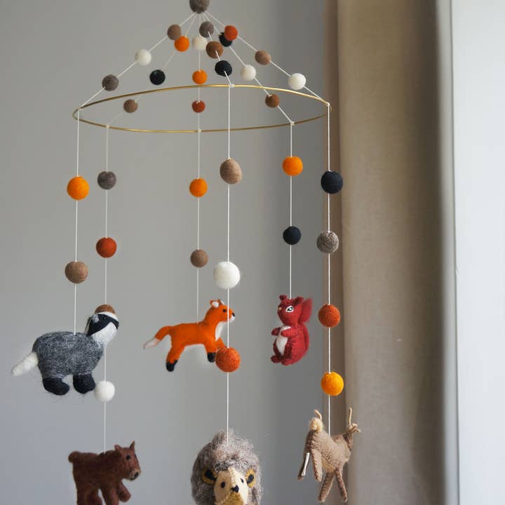 Mobile avec animaux de la forêt aux couleurs d’été pour la vente par Gamcha