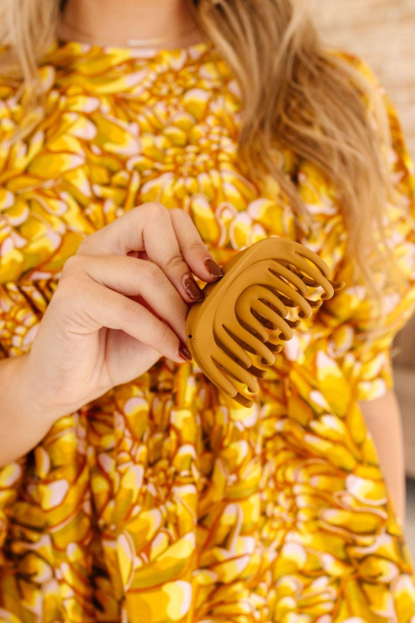 Shop Andi - Wholesale Hair Clip - Women's - Rainbow Claw Clip7