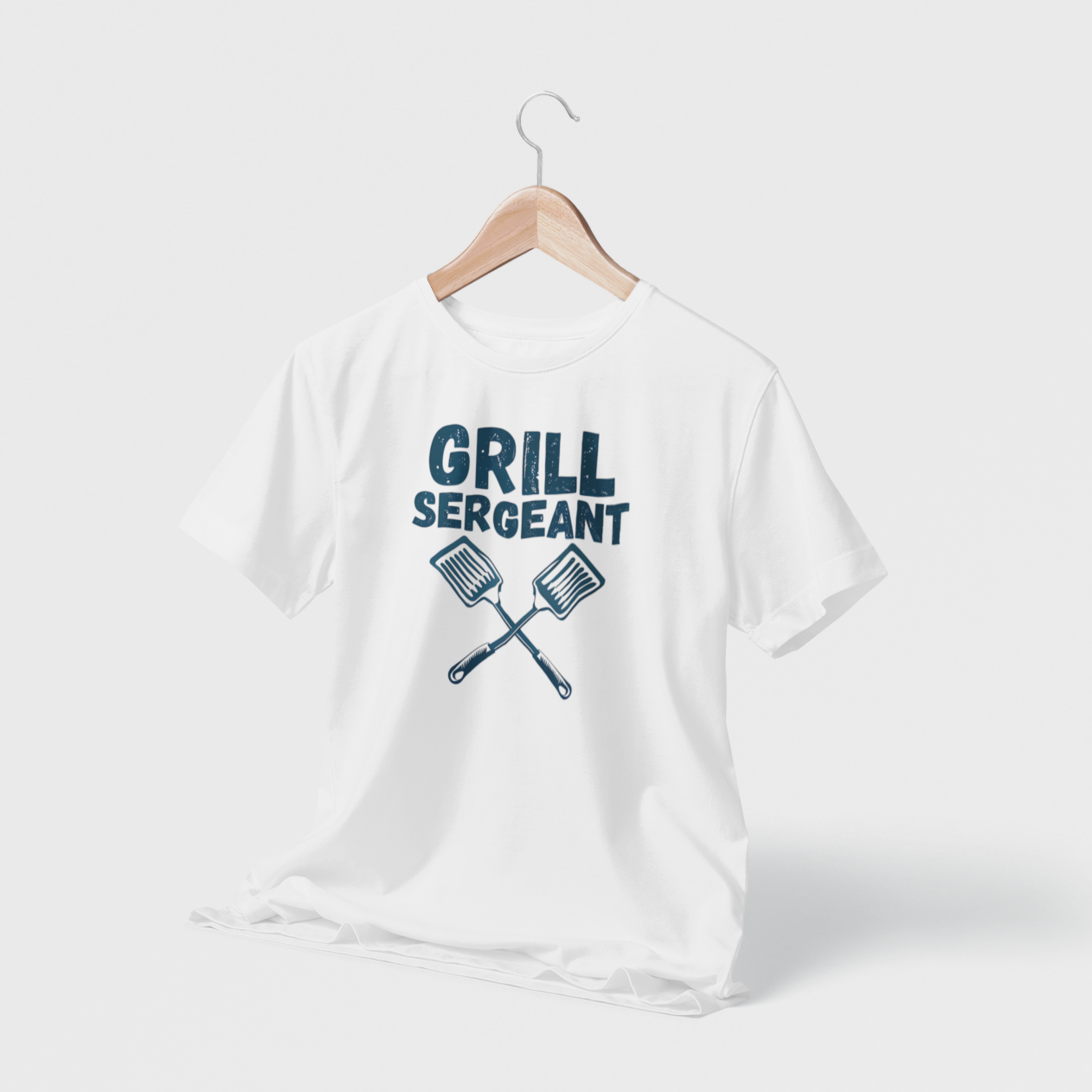 After Five Designs - Venta al por mayor Camiseta estampada - Hombre - Camiseta divertida de Día del Padre "Sargento de la Parrilla" para papás.2