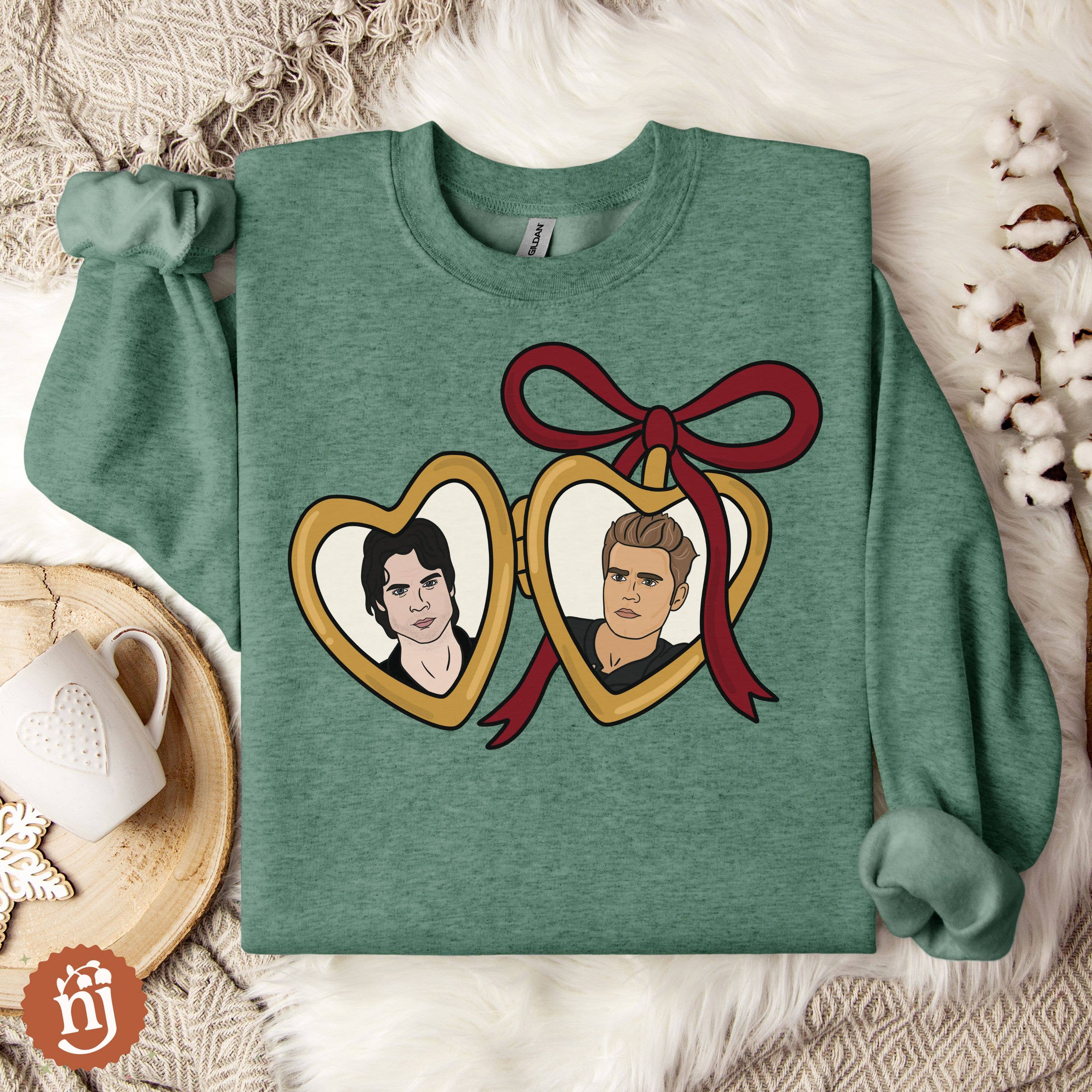 Nearly June Design Co - Vendita all'ingrosso Felpa - Unisex - Felpa con ciondolo dei fratelli Salvatore di The Vampire Diaries8