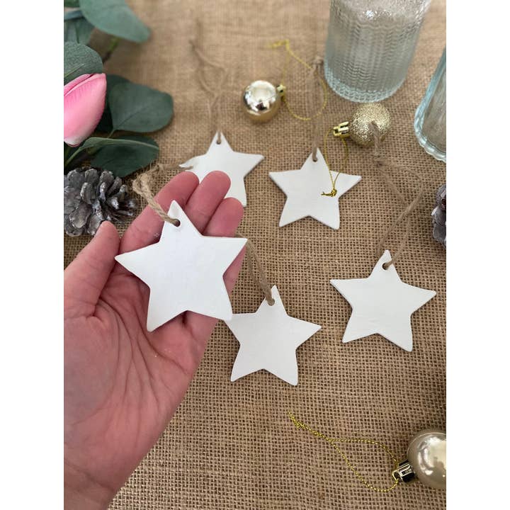 Amberleigh Home Crafts – wholesale Prydnadsset – Uppsättning av 5 Plain White Star Clay Decoration | Juldekoration2
