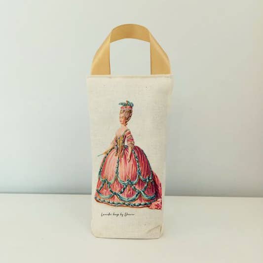 Een grote zak gevuld met gedroogde lavendel en speltkafjes. voor wholesale door DECORER