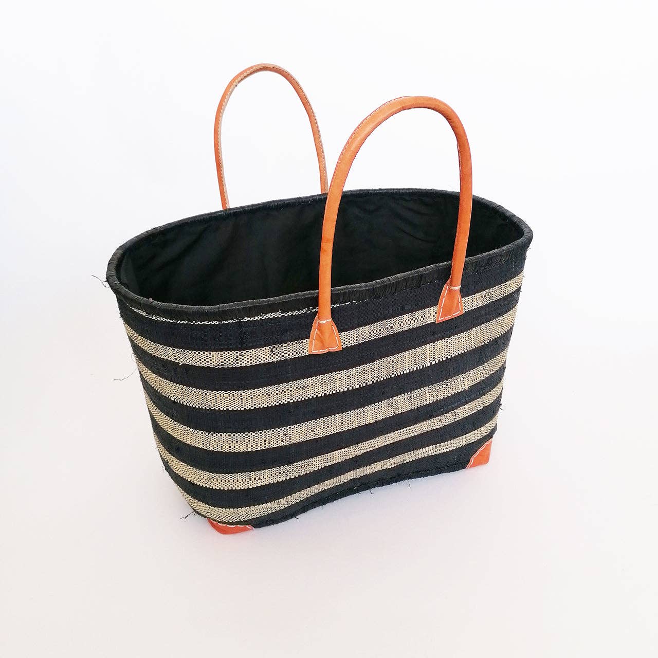 Le comptoir de la plage - Wholesale Beach Bag - "Ambanja” handmade beach bag with pouch per unit1