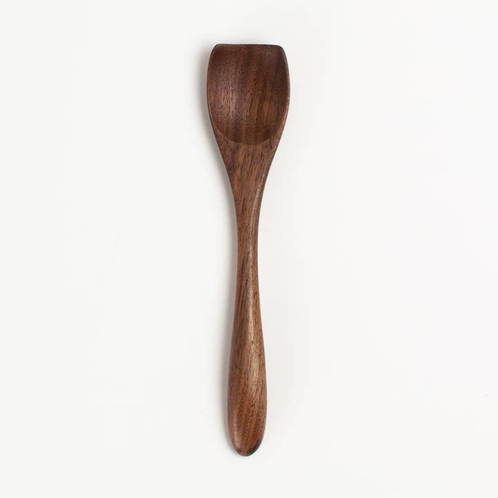 Cucchiaio a testa piatta in legno di noce da 6'' - Utensile da cucina fatto a mano per la vendita all'ingrosso da parte di JBrody & Co. USA