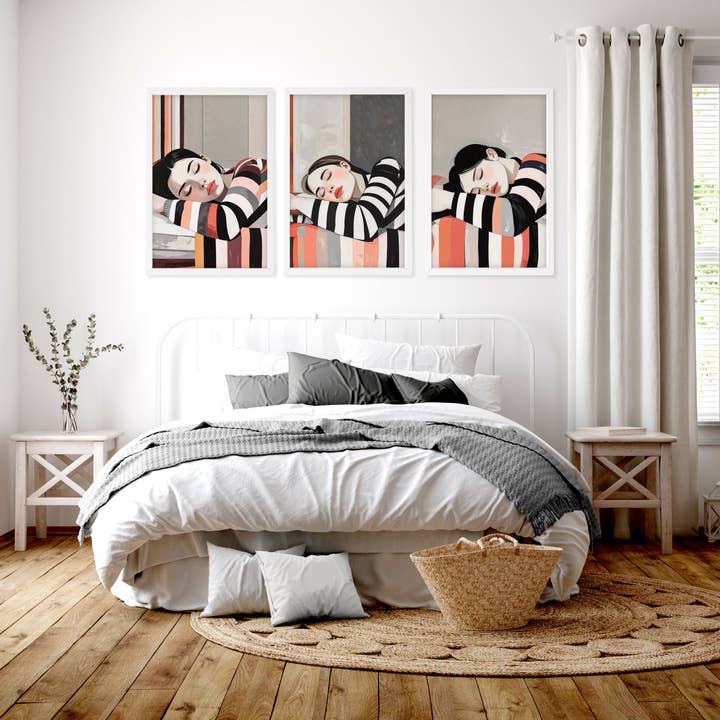 Vægophæng til soveværelsesindretning | Sæt med 3 kvinde-kunsttryk for engroshandel hos About Wall Art