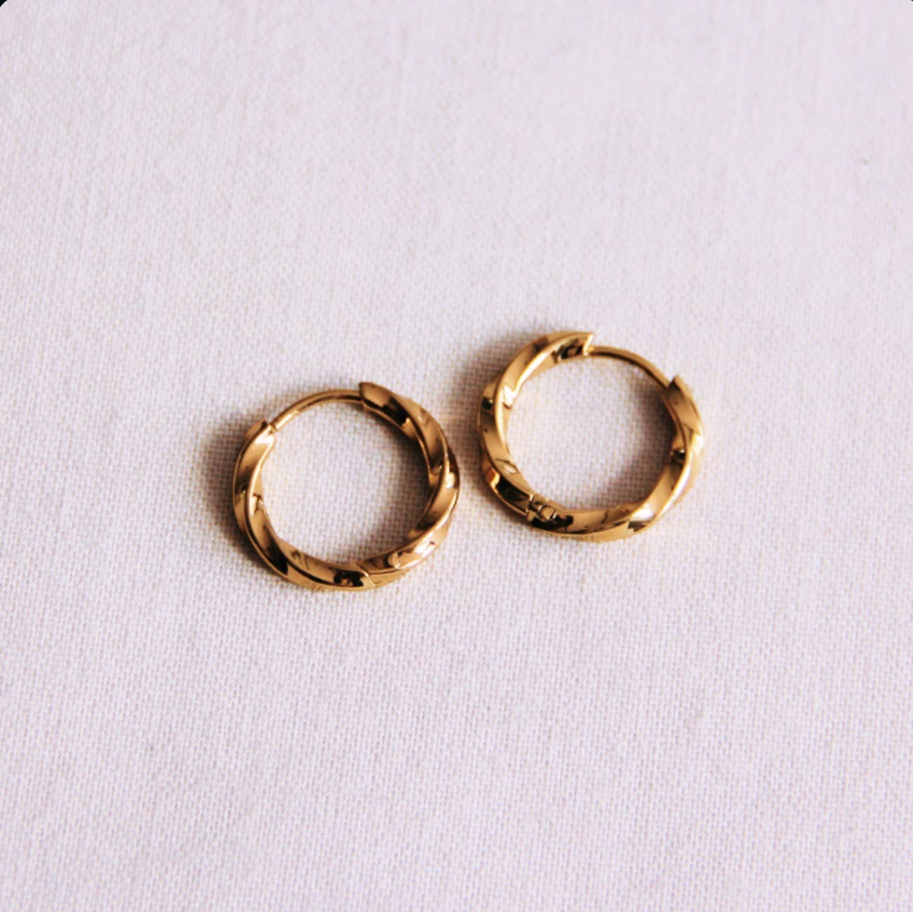 Bazou - Wholesale Hoop Earrings - Stainless steel hoop 14mm "turned" - gold1