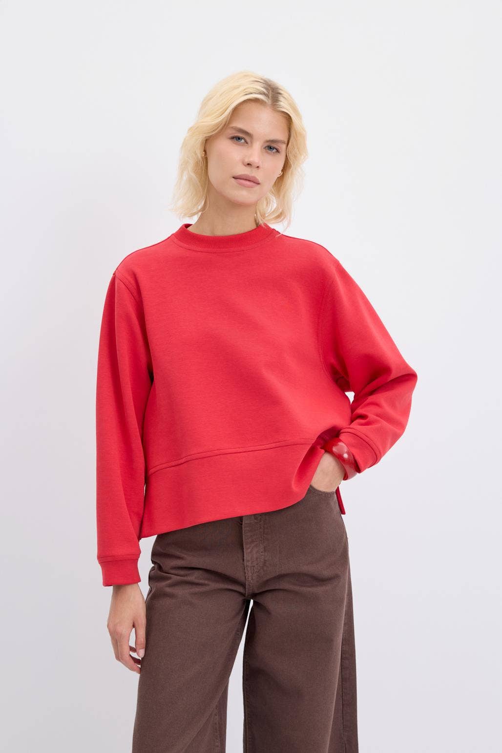 Kadriye Baştürk - Wholesale Sweatshirt – Women's - Oversize Side Slit Cropped Sweatshirt Red