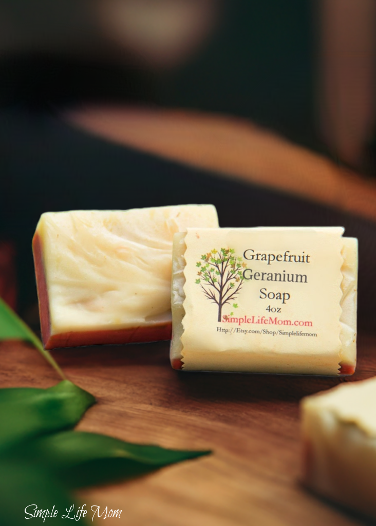 Simple Life Mom - Vente Pains de savon - SAVON PAMPLEMOUSSE GÉRANIUM - Géranium, Savon Naturel Fait Main avec des huiles essentielles, savon à froid biologique et à base de plantes2