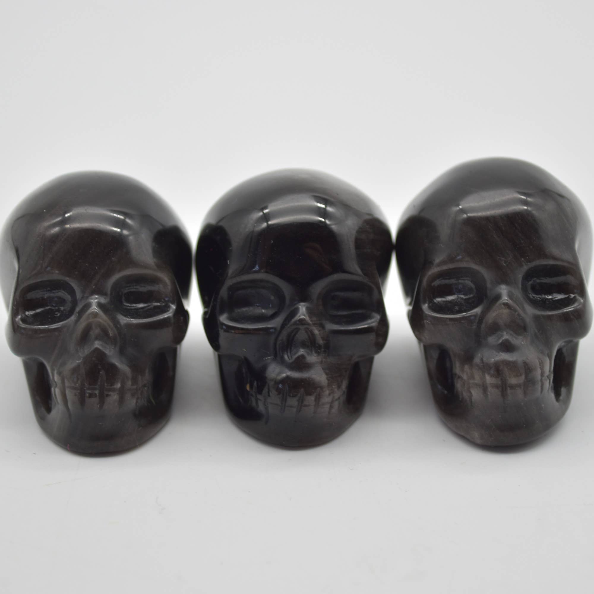 Zwart Zilveren Glans Obsidiaan Gesneden Schedelhoofd - 3,5 cm - 1 Stuk #01 voor groothandel op Faire3