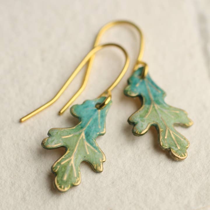 Kleine oorbellen met eikenblad voor wholesale door Silk Purse, Sow's Ear