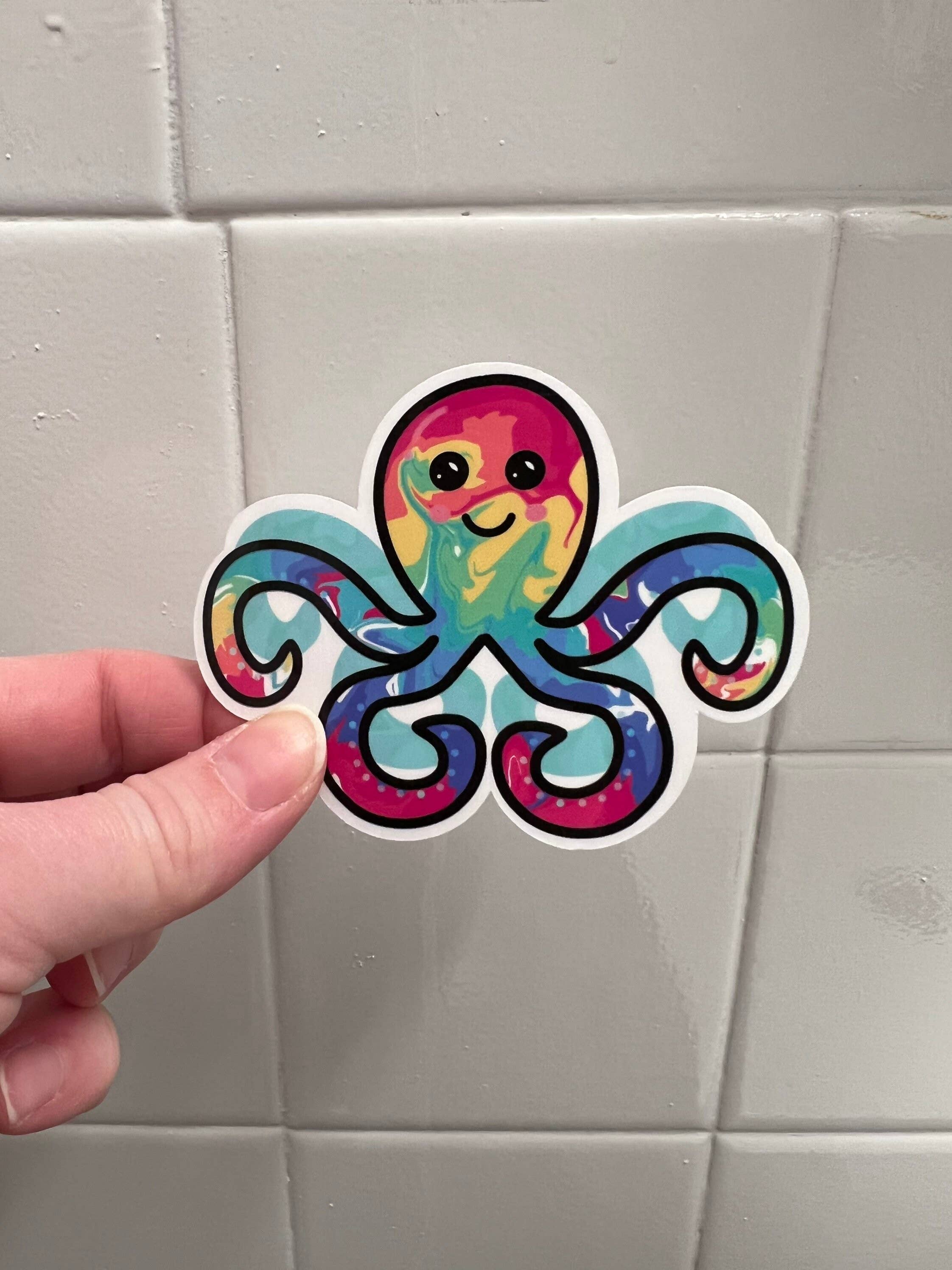 Buzz Tie Dye Creations - Vente Autocollant - Autocollant en forme de poulpe, Tie Dye/Rainbow (normal ou mini), imperméable, autocollant pour ordinateur portable, joli autocollant, autocollant pour voiture, autocollant résistant aux intempéries1