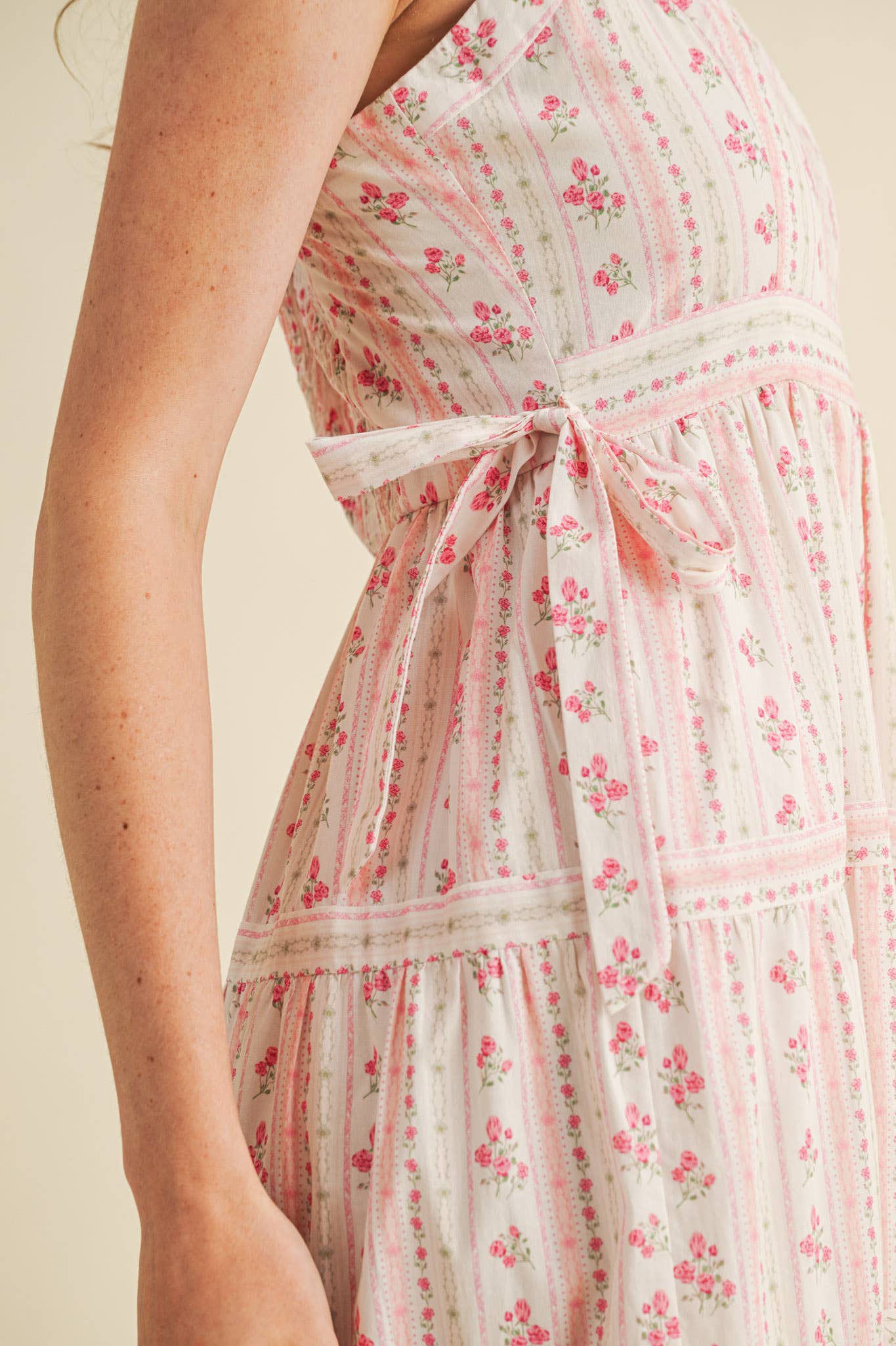 &MERCI - Wholesale Dress - Women's - RUFFLED STRAP FLORAL MIDI DRESS WITH SIDE TYING BOWS MDR35867