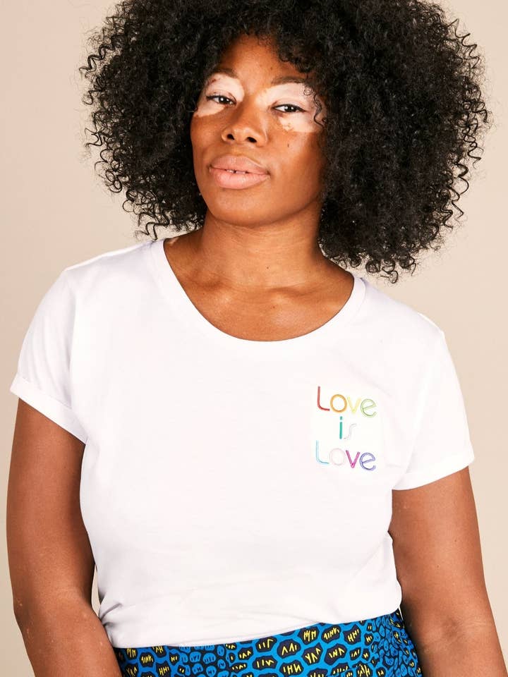 Love is Love - Camiseta de manga enrollada de algodón orgánico para venta al por mayor de Mayamiko