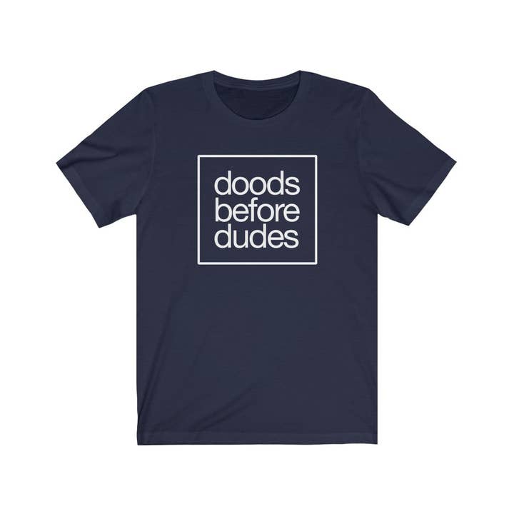 Camiseta "Doods Before Dudes" para venta al por mayor de Doodle Dog Town
