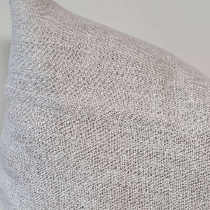 Cuscino Lombare in Lino Co. Chango con Dettagli Ricamati a Mano per la vendita all'ingrosso da parte di bloom home inc