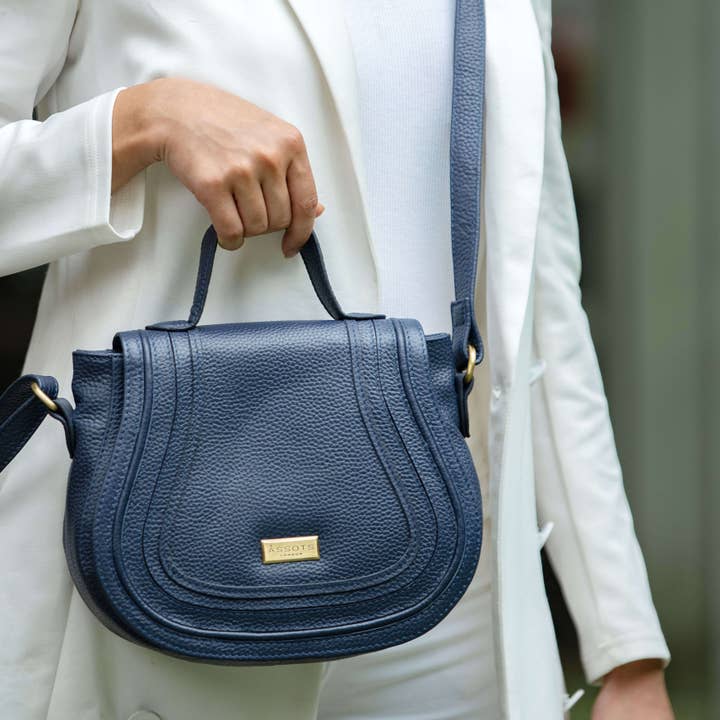 Assots London - Vente Sac à bandoulière – femme - Sac à bandoulière en cuir véritable bleu marine « CARMEL »1